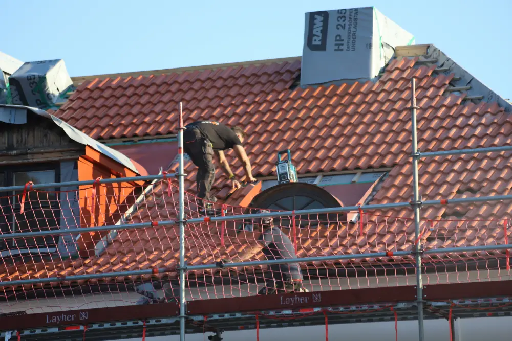 Roof repair service